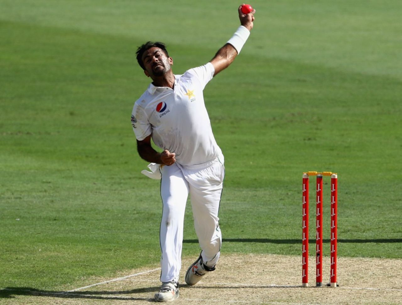 Wahab Riaz in his delivery stride, Pakistan v Sri Lanka, 2nd Test, Dubai, 1st day, October 6, 2017