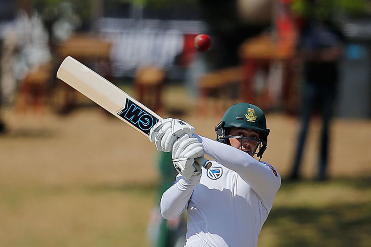 Quinton de Kock pulls through square leg, South Africa v Bangladesh, 1st Test, Bloemfontein, 2nd day, October 7, 2017