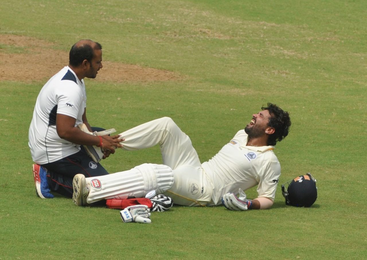 M Vijay had retired hurt after hurting his right ankle, Tamil Nadu v Andhra, Ranji Trophy 2016-17, day 3, Chennai, October 8. 2017