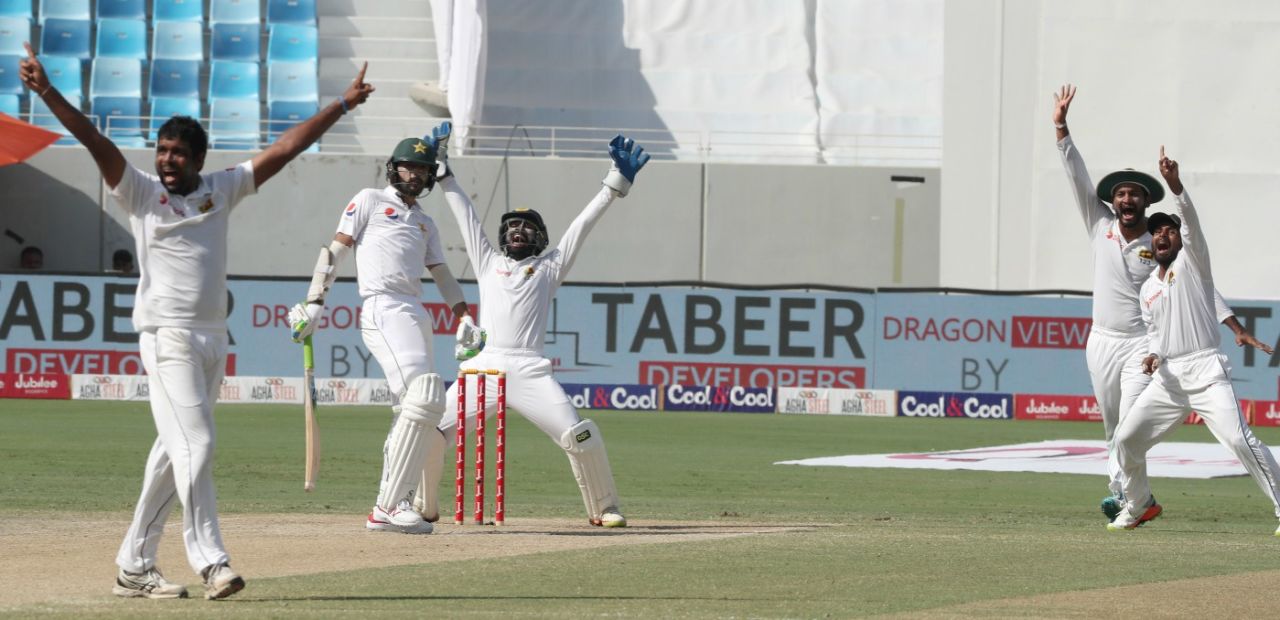 Dilruwan Perera had Mohammad Amir lbw, Pakistan v Sri Lanka, 2nd Test, Dubai, 5th day, October 10, 2017