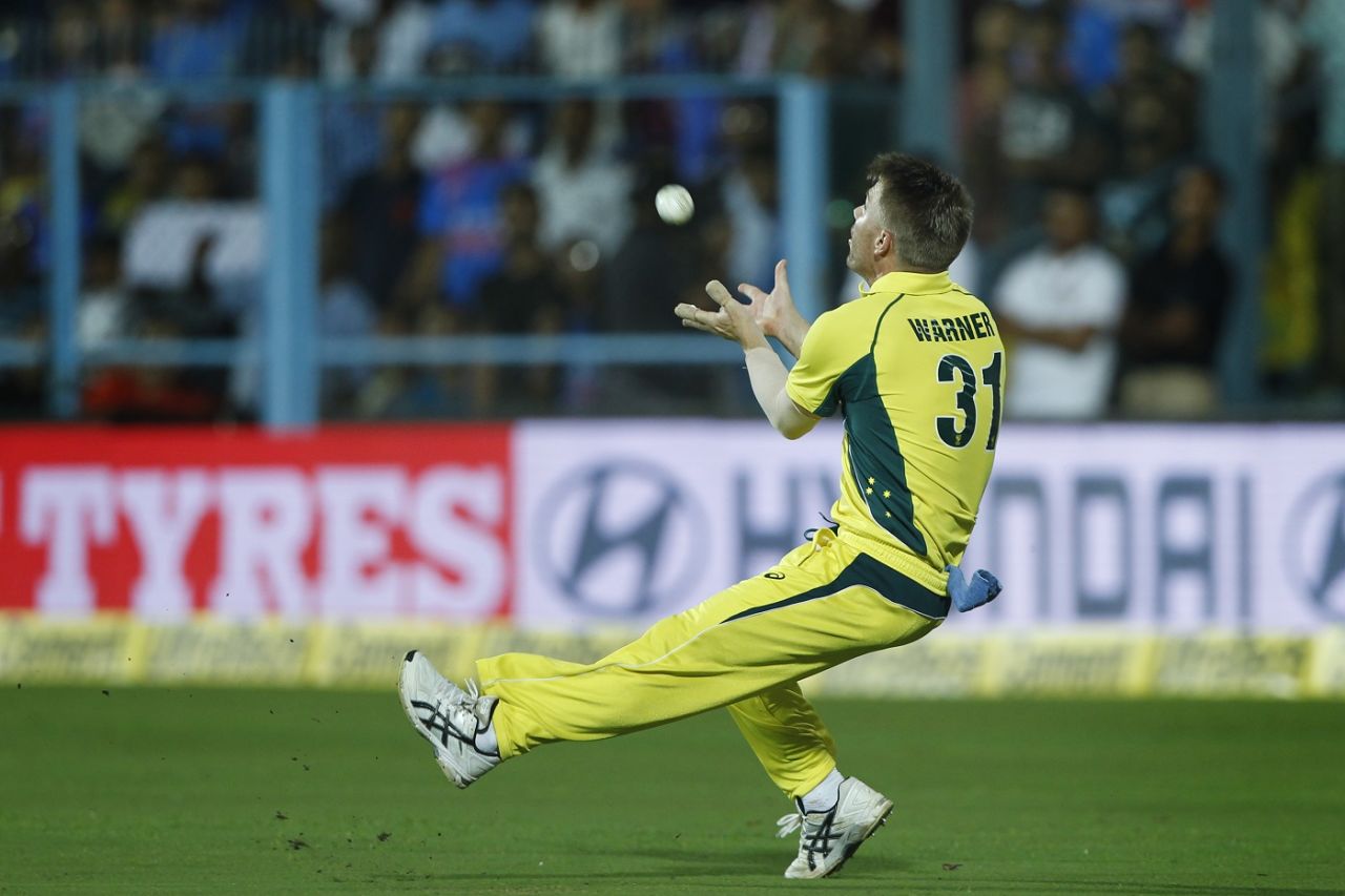 David Warner took a sensational catch running backwards, India v Australia, 2nd T20I, Guwahati, October 10, 2017