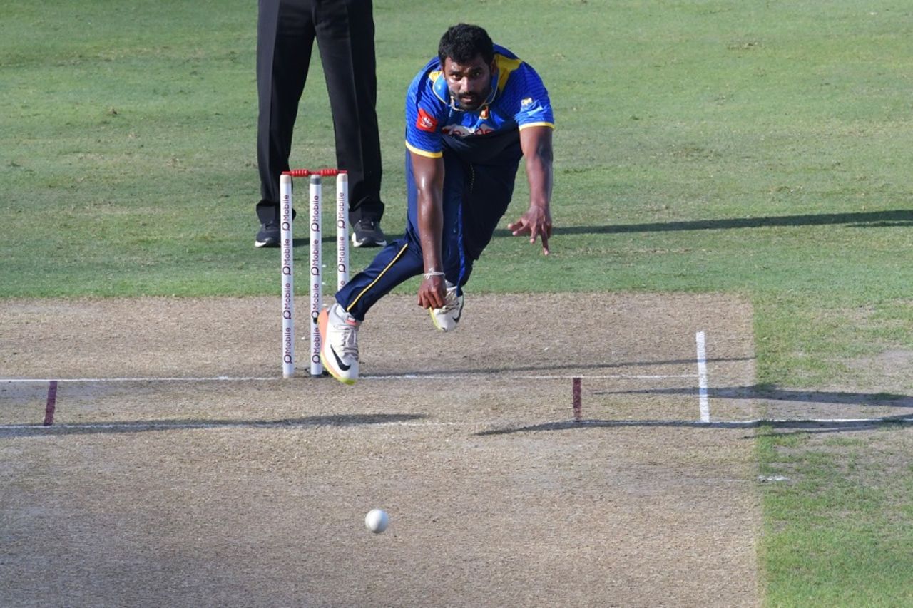 Thisara Perera bends his back, Pakistan v Sri Lanka, 1st ODI, Dubai, October 13, 2017
