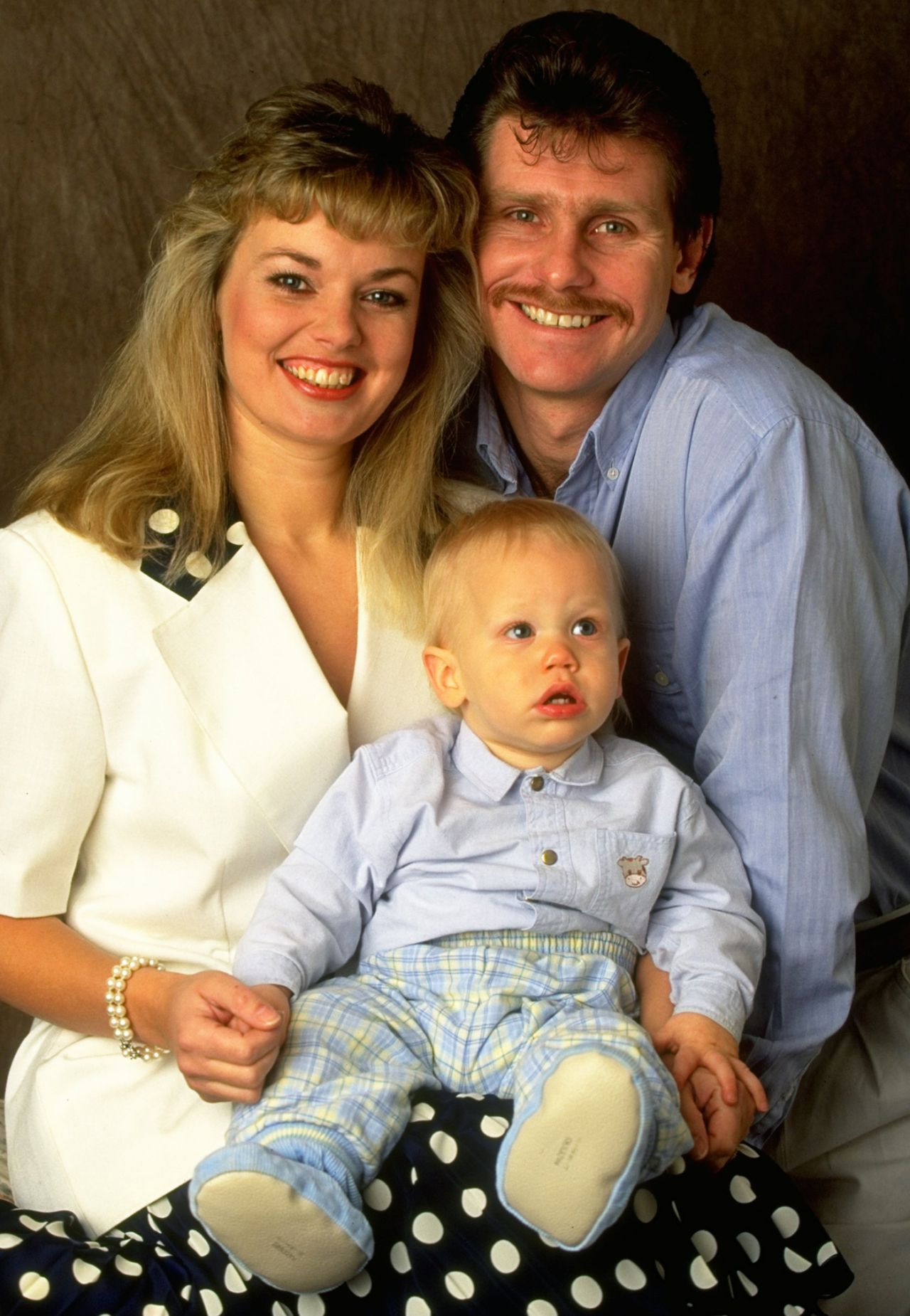 Robin Smith with his wife and son, 1990