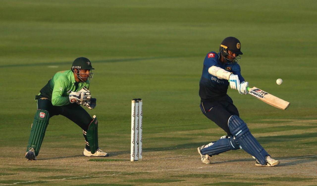 Upul Tharanga top-edged a pull to deep square leg, Pakistan v Sri Lanka, 3rd ODI, Abu Dhabi, October 18, 2017