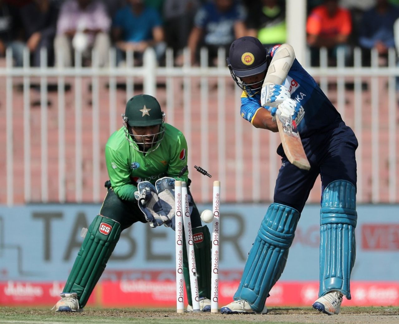 Sadeera Samarawickrama was bowled for a duck on ODI debut, Pakistan v Sri Lanka, 4th ODI, Sharjah