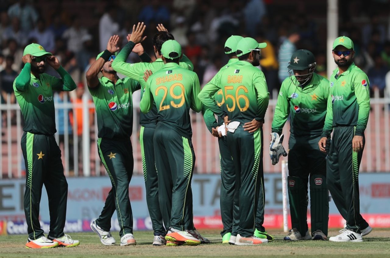 Pakistan's players celebrate a wicket, Pakistan v Sri Lanka, 4th ODI, Sharjah