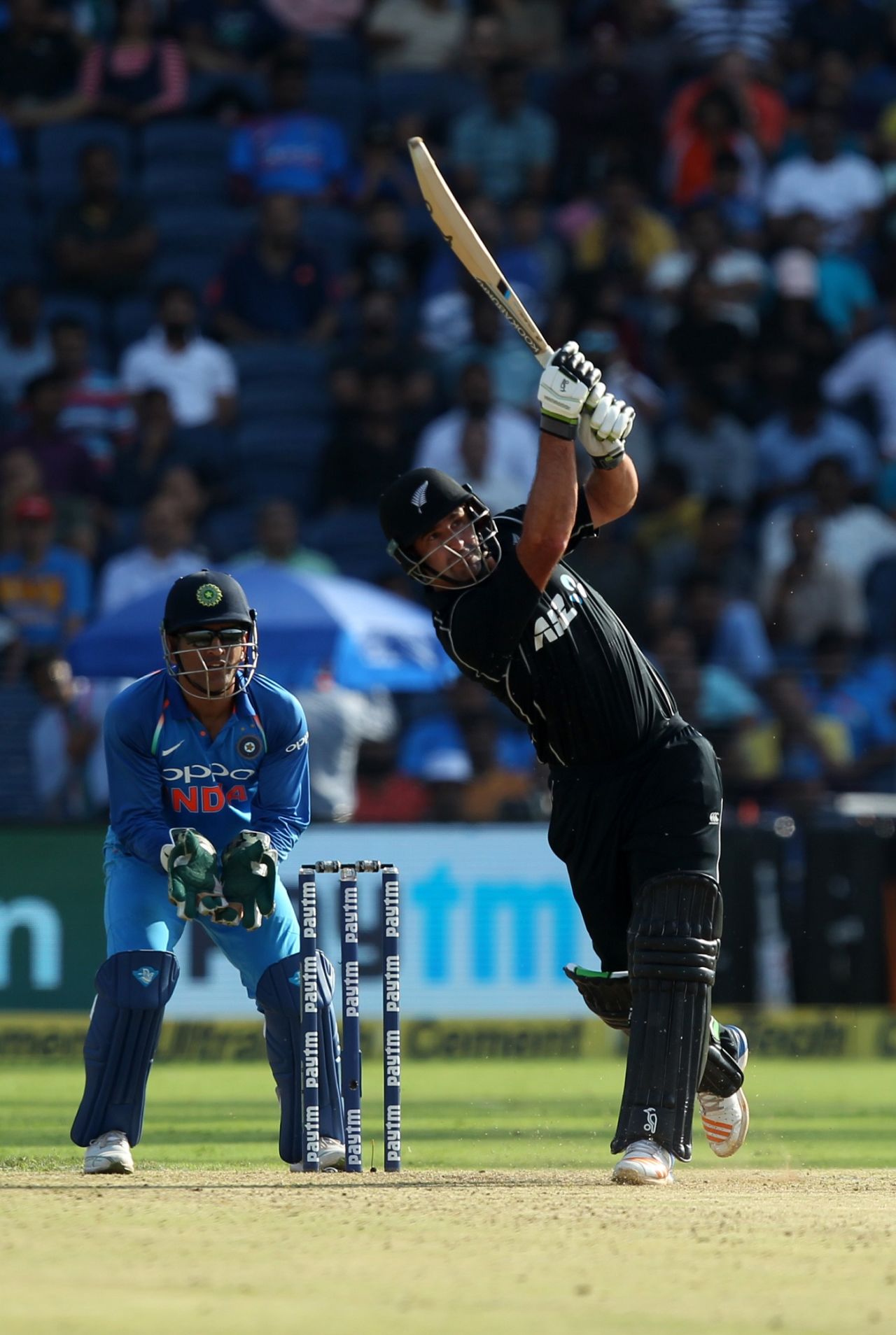 Colin de Grandhomme launches a six down the ground, India v New Zealand, 2nd ODI, Pune, 25 October, 2017