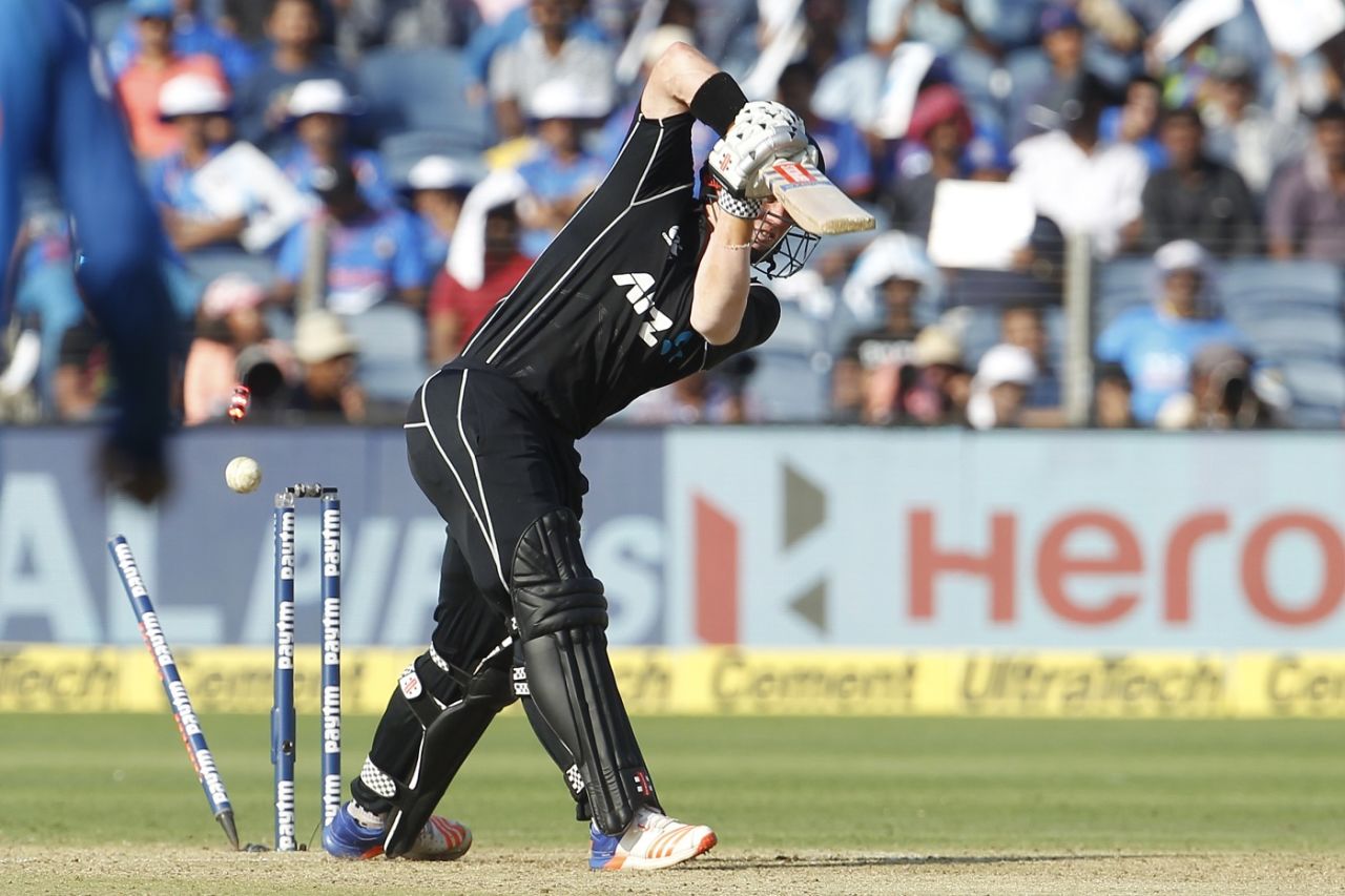 Henry Nicholls is cleaned up by an indipper, India v New Zealand, 2nd ODI, Pune, 25 October, 2017