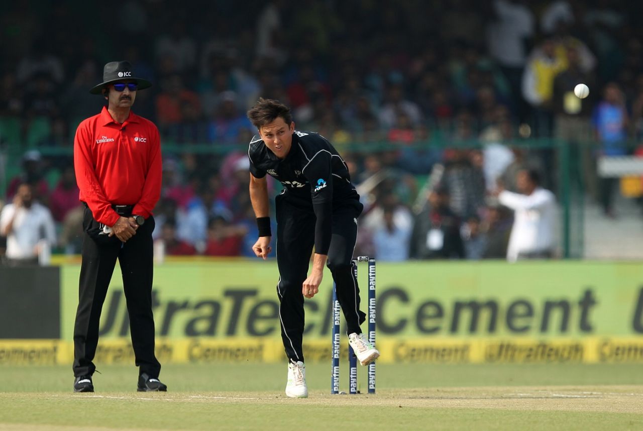 Trent Boult kept it tight early on, India v New Zealand, 3rd ODI, Kanpur, October 29, 2017