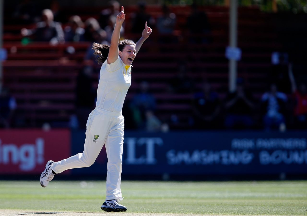 Tahlia McGrath dismissed Lauren Winfield for her maiden Test wicket, Australia v England, Women's Ashes 2017-18, Only Test, 1st day, Sydney, November 9, 2017