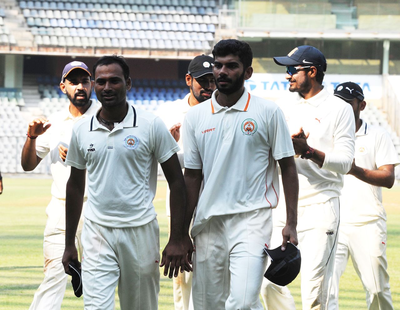 Lukman Meriwala (left) and Atit Sheth are applauded off the field after their five-fors, Mumbai v Baroda, Ranji Trophy 2017-18, Group C, 1st day, Mumbai, November 9, 2017