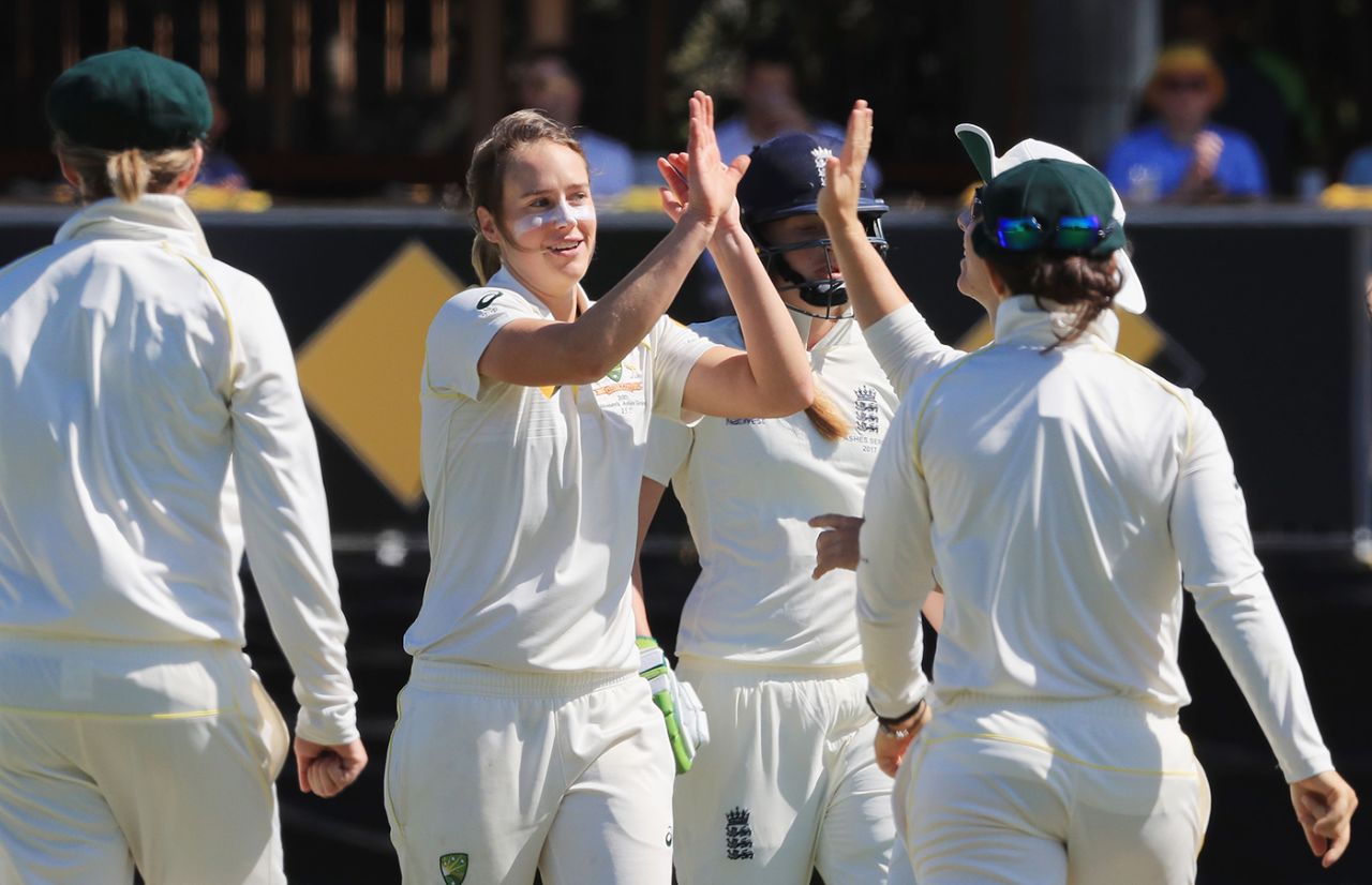 Ellyse Perry took her third wicket of the innings to dismiss England for 280, Australia v England, Women's Ashes 2017-18, only Test, 2nd day, Sydney, November 10, 2017