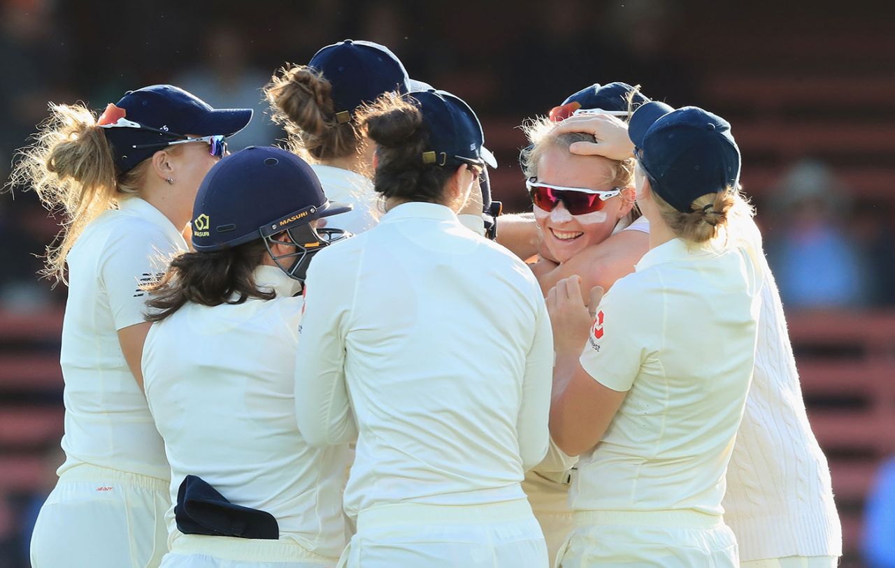 Sophie Ecclestone dismissed Beth Mooney and Alex Blackwell in quick succession, Australia v England, Women's Ashes 2017-18, Only Test, 2nd day, Sydney, November 10, 2017