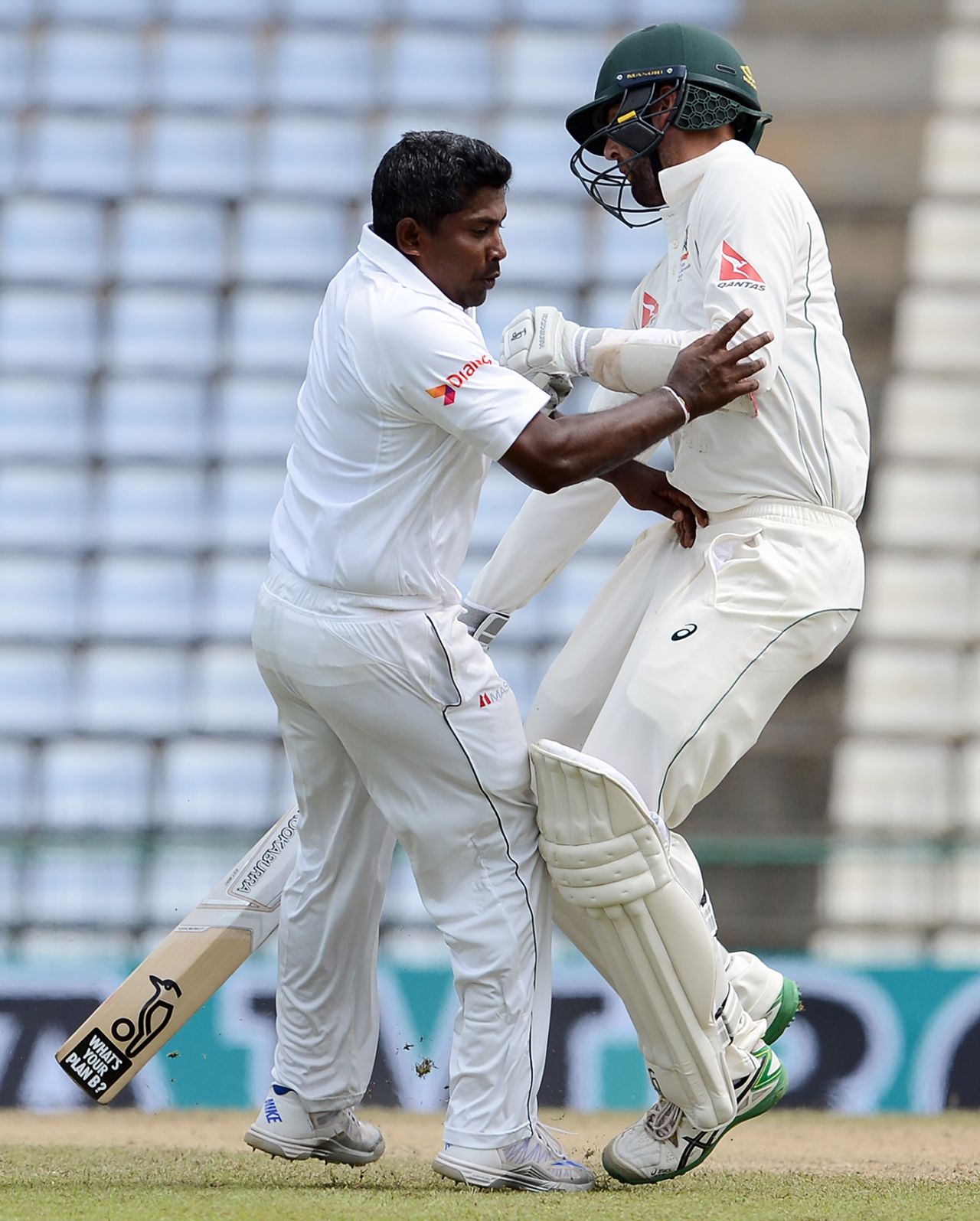 Rangana Herath collides with Nathan Lyon, Sri Lanka v Australia, 1st Test, Pallekele, 2nd day, July 27, 2016