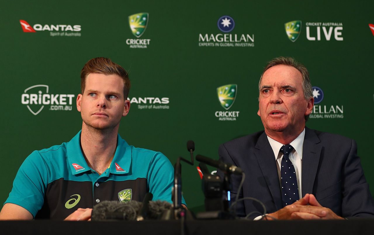 Steven Smith and Trevor Hohns at a press conference 