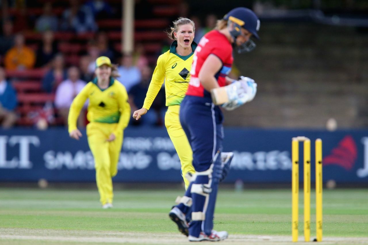 Jess Jonassen struck in her first over, Australia v England, 1st T20I, Women's Ashes 2017-18, Sydney, November 17, 2017