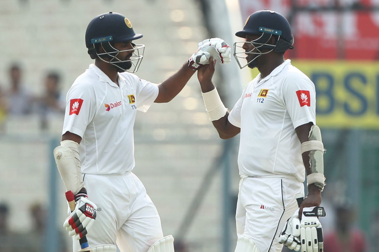 Angelo Mathews and Lahiru Thirimanne have a chat, India v Sri Lanka, 1st Test, 3rd Day, Kolkata, 18 November, 2017