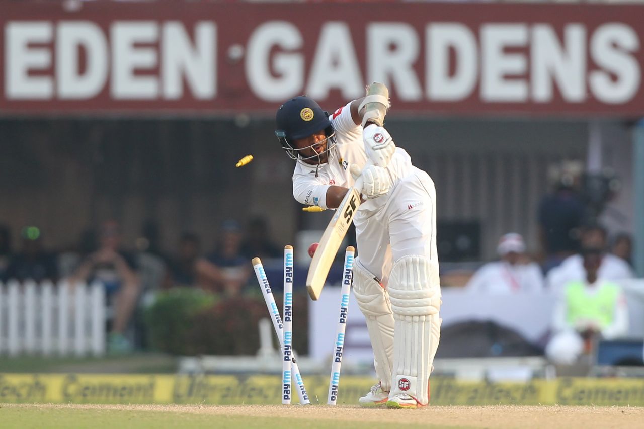 Dinesh Chandimal has no answer to an indipper, India v Sri Lanka, 1st Test, Kolkata, 5th day, November 20, 2017