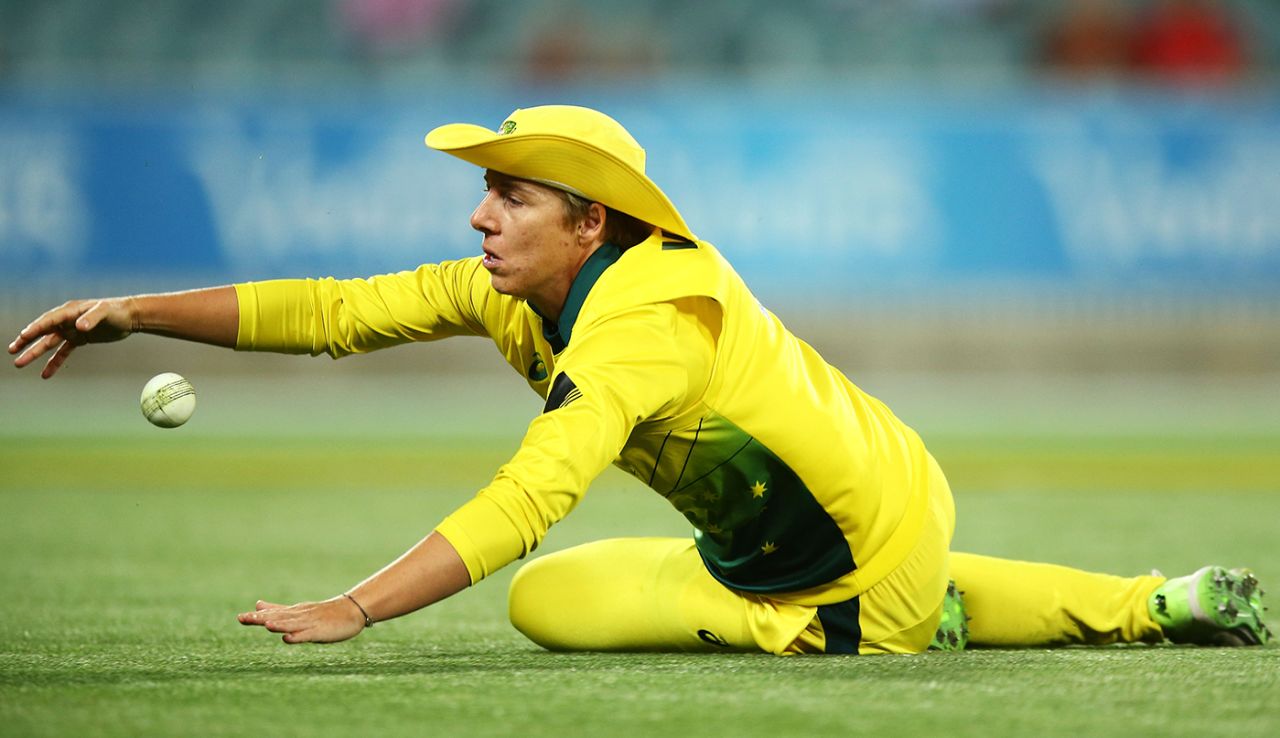Australia's fielding wasn't quite sharp, with four dropped chances, Australia v England, Women's Ashes, 3rd T20I, Canberra, November 21, 2017