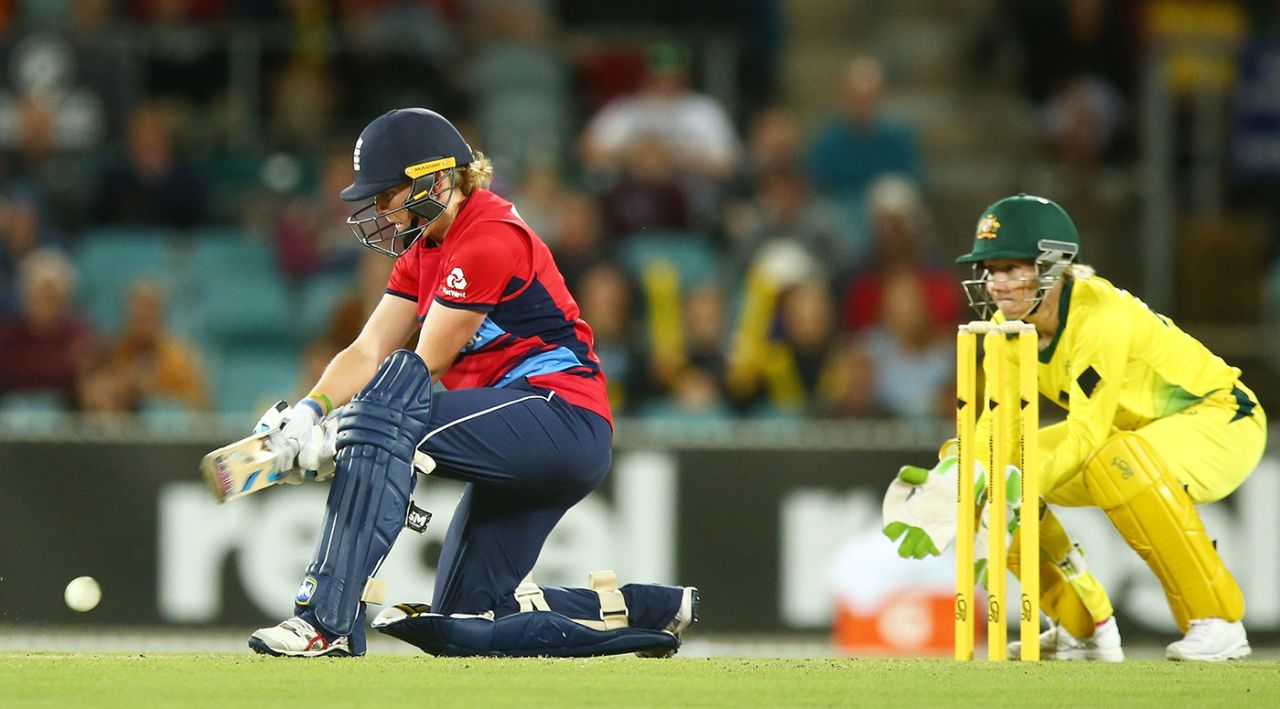 Heather Knight shapes up to play a reverse sweep, Australia v England, Women's Ashes, 3rd T20I, Canberra, November 21, 2017
