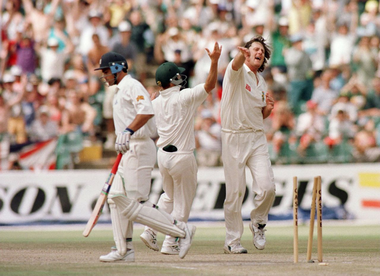 Brian McMillan bowls Mark Ramprakash, South Africa v England, second Test, Johannesburg, day four, December 3, 1995