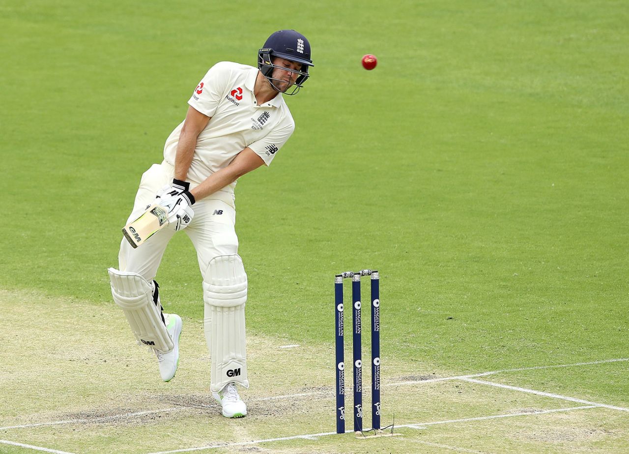 Dawid Malan turns his head away from a short delivery, Australia v England, 1st Test, Brisbane, 2nd day, November 24, 2017