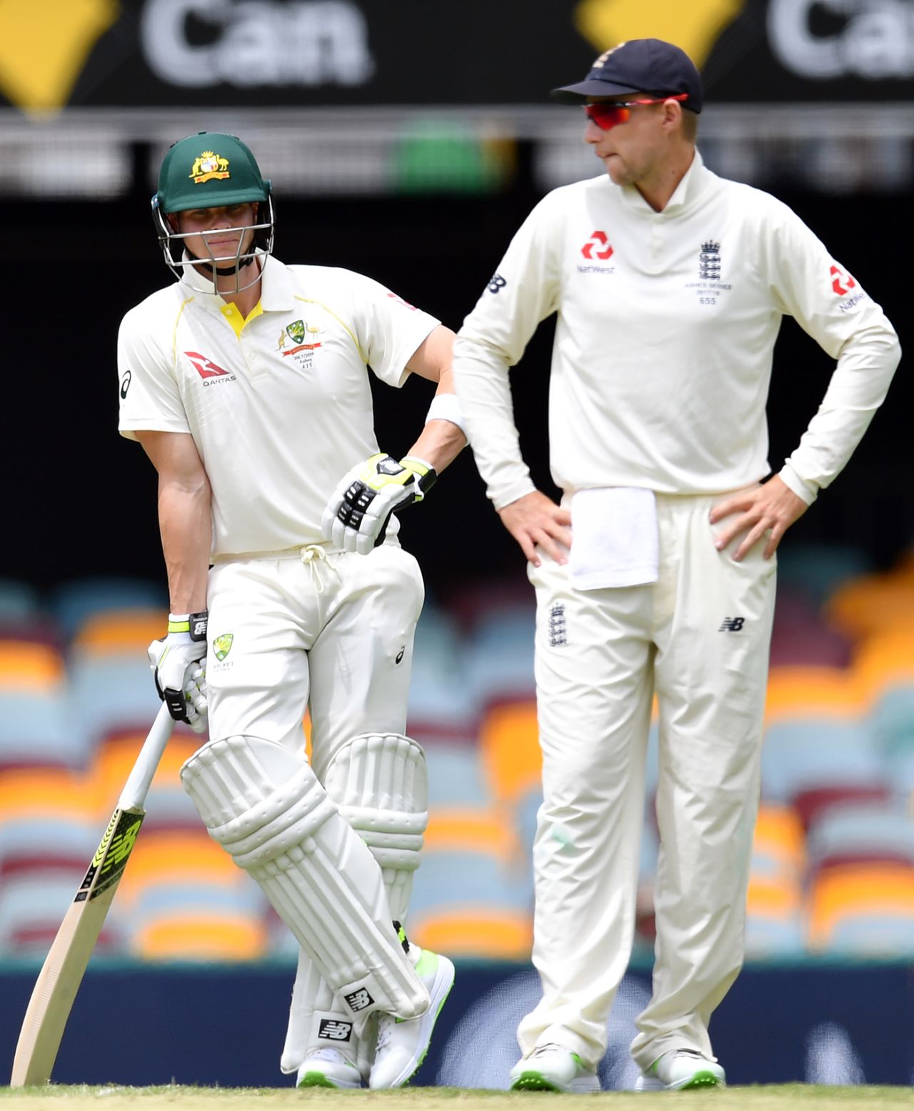 Steven Smith and Joe Root indulge in some reflection, Australia v England, The Ashes 2017-18, 1st Test, Brisbane, 3rd day, November 25, 2017