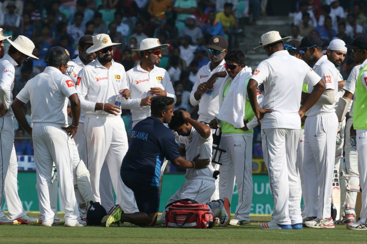 Sadeera Samarawickrama copped a blow on his ribcage, India v Sri Lanka, 2nd Test, Nagpur, 2nd day, November 25, 2017