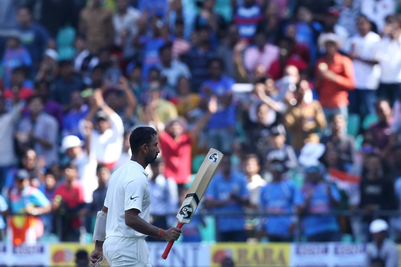 Cheteshwar Pujara walks off to a standing ovation, India v Sri Lanka, 2nd Test, Nagpur, 3rd day, November 26, 2017