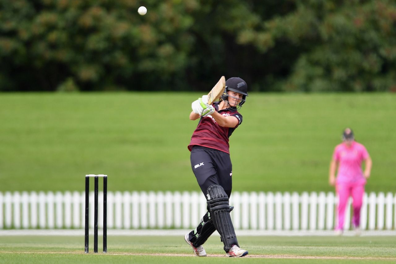 Amy Satterthwaite pulls stylishly, Canterbury v Northern Districts, New Zealand Women's One Day Competition, Christchurch, November 25, 2017