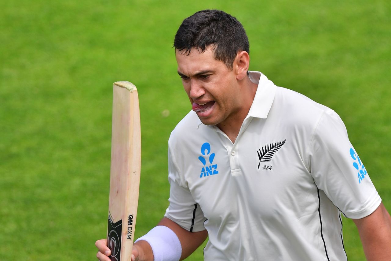 Ross Taylor walks back to the pavilion after falling seven runs short of a century, New Zealand v West Indies, 1st Test, Wellington, 2nd day, December 2, 2017