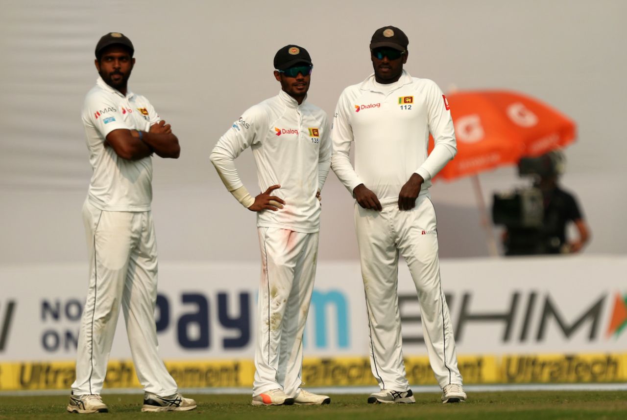 Dhananjaya de Silva is flanked by Dilruwan Perera and Angelo Mathews, India v Sri Lanka, 3rd Test, Delhi, 1st day, December 2, 2017