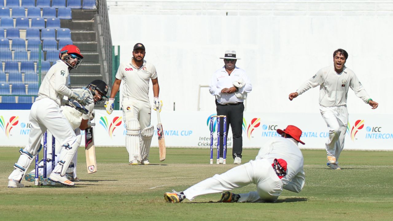 Mohammad Nabi holds on to a catch at slip to give Rashid Khan his third wicket on the way to his fourth five-wicket haul, UAE v Afghanistan, 2015-17 Intercontinental Cup, 4th day, Abu Dhabi, December 2, 2017