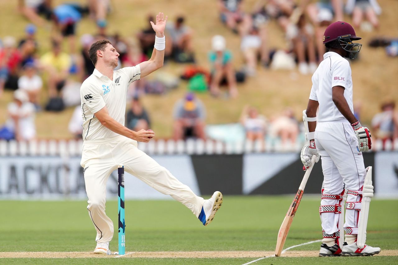 Matt Henry gets into his delivery stride, New Zealand v West Indies, 1st Test, Wellington, 3rd day, December 3, 2017