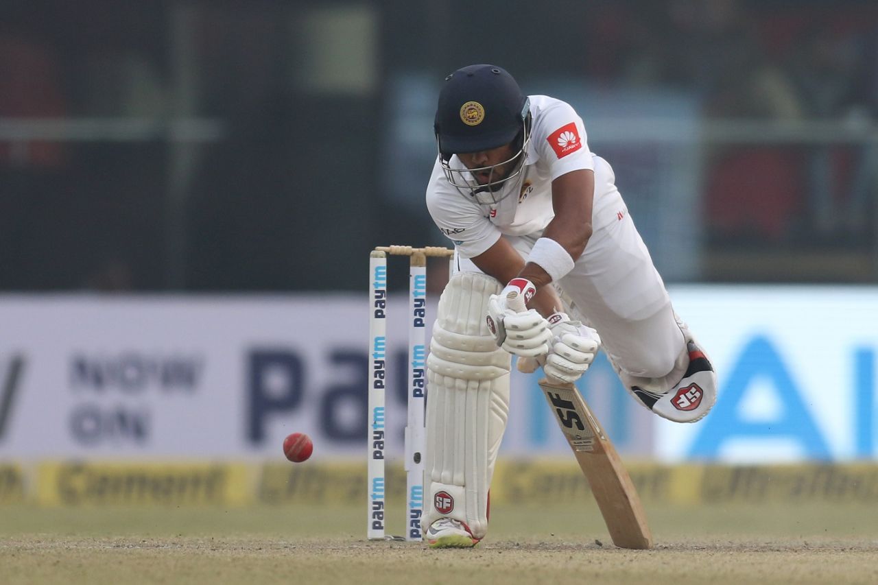Dinesh Chandimal gets underneath a yorker, India v Sri Lanka, 3rd Test, Delhi, 2nd day, December 3, 2017