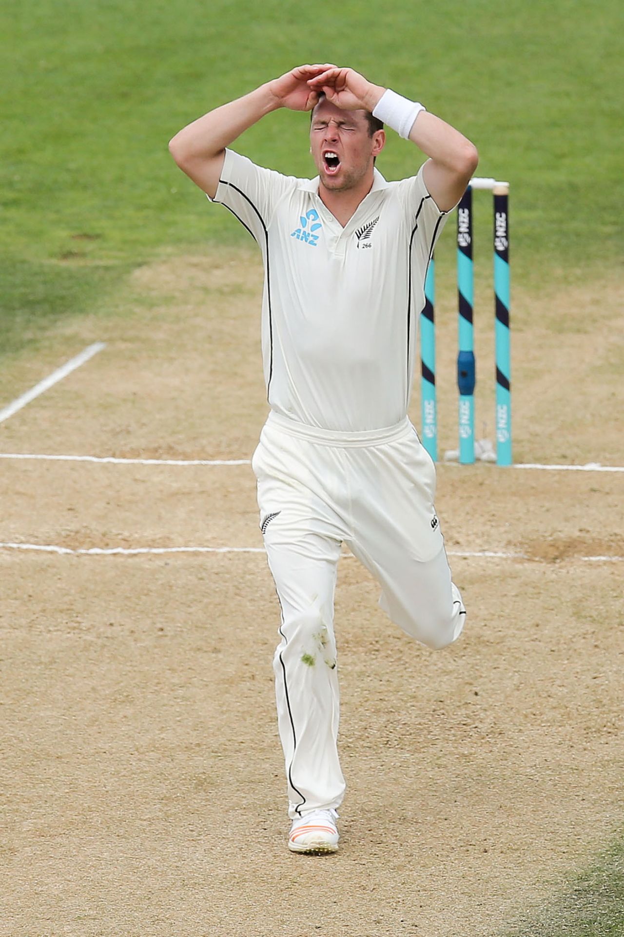 Matt Henry reacts to a close call, New Zealand v West Indies, 1st Test, Wellington, 4th day, December 4, 2017