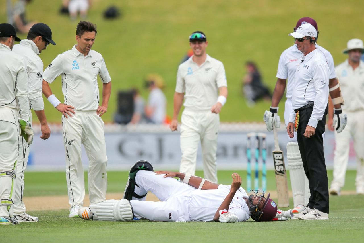 Miguel Cummins wore a painful blow on his knee, New Zealand v West Indies, 1st Test, Wellington, 4th day, December 4, 2017