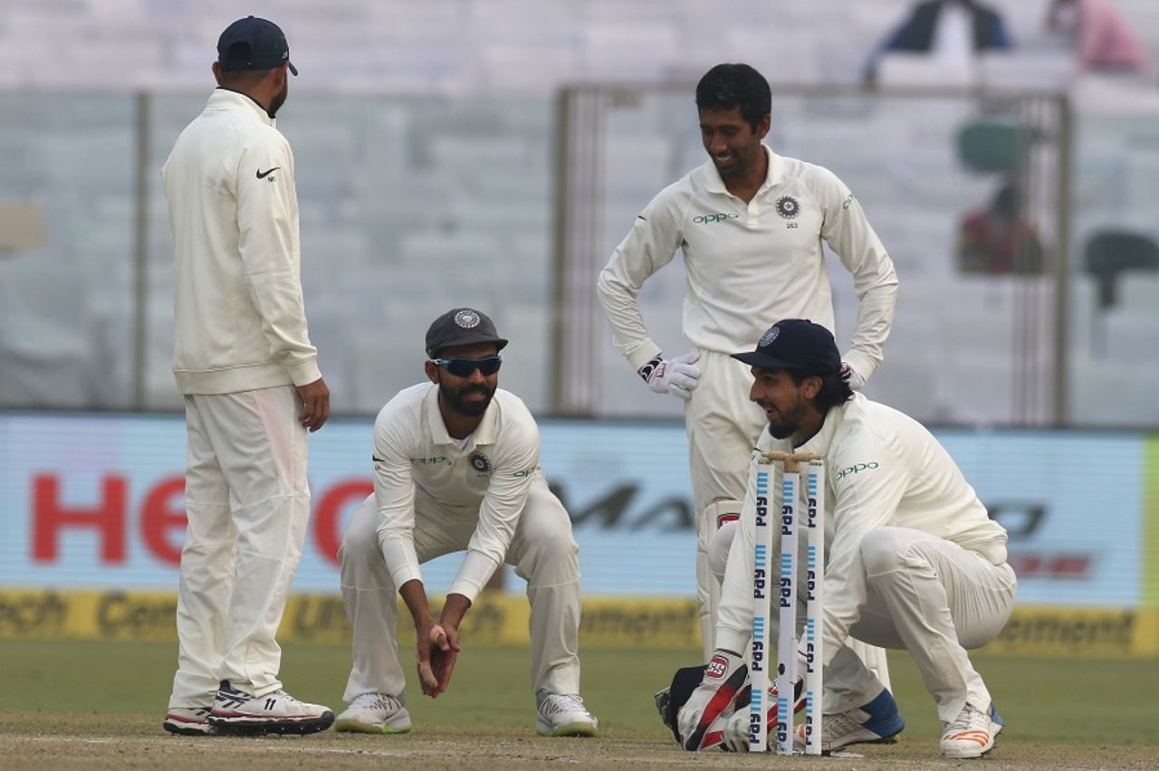 Ishant Sharma took the wicketkeeping gloves and played up with his team-mates, India v Sri Lanka, 3rd Test, Delhi, 3rd day, December 4, 2017