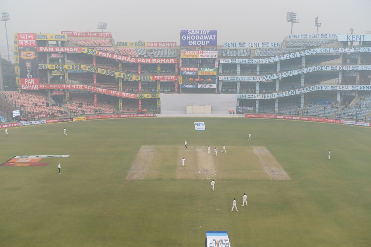 The Feroz Shah Kotla witnessed a morning session foggier than the previous three days, India v Sri Lanka, 3rd Test, Delhi, 4th day, December 5, 2017