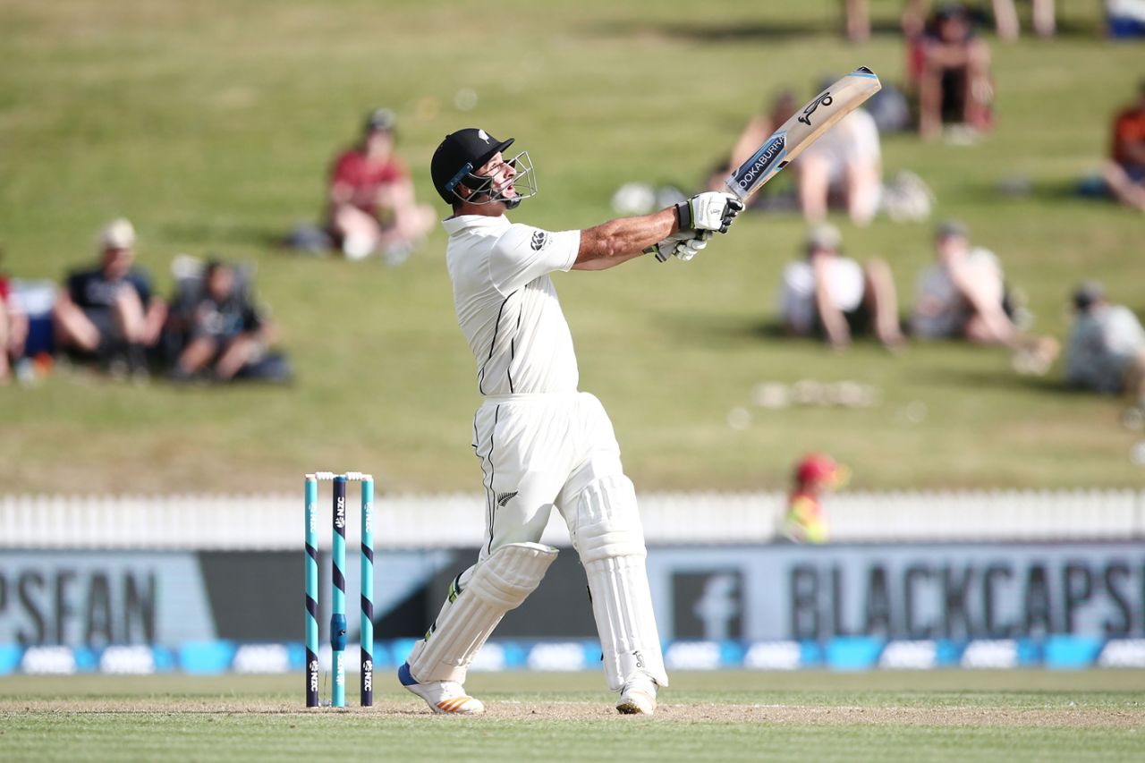 Colin de Grandhomme pulls one for six, New Zealand v West Indies, 2nd Test, 1st day, Hamilton, December 9, 2017