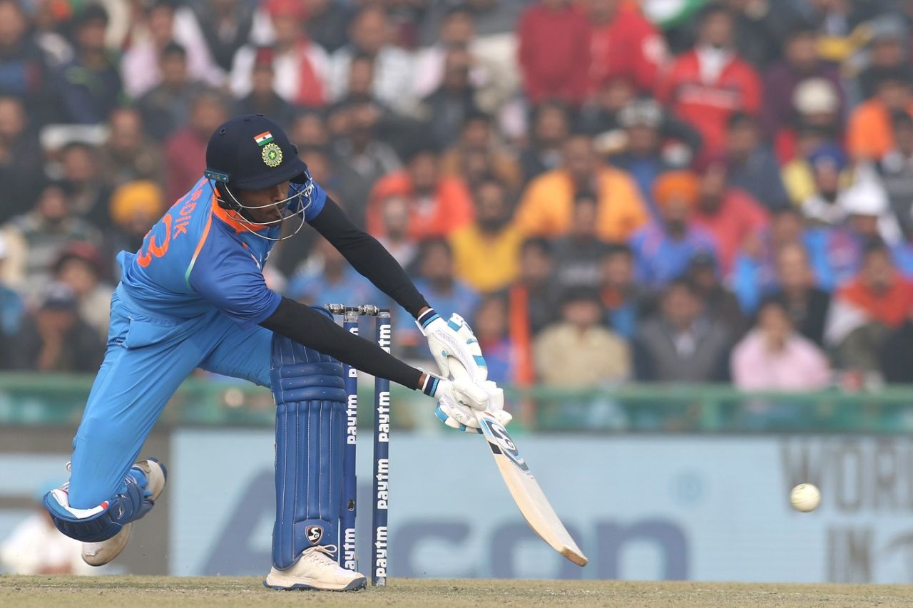 Hardik Pandya shuffles across for a scoop, India v Sri Lanka, 2nd ODI, Mohali, December 13, 2017