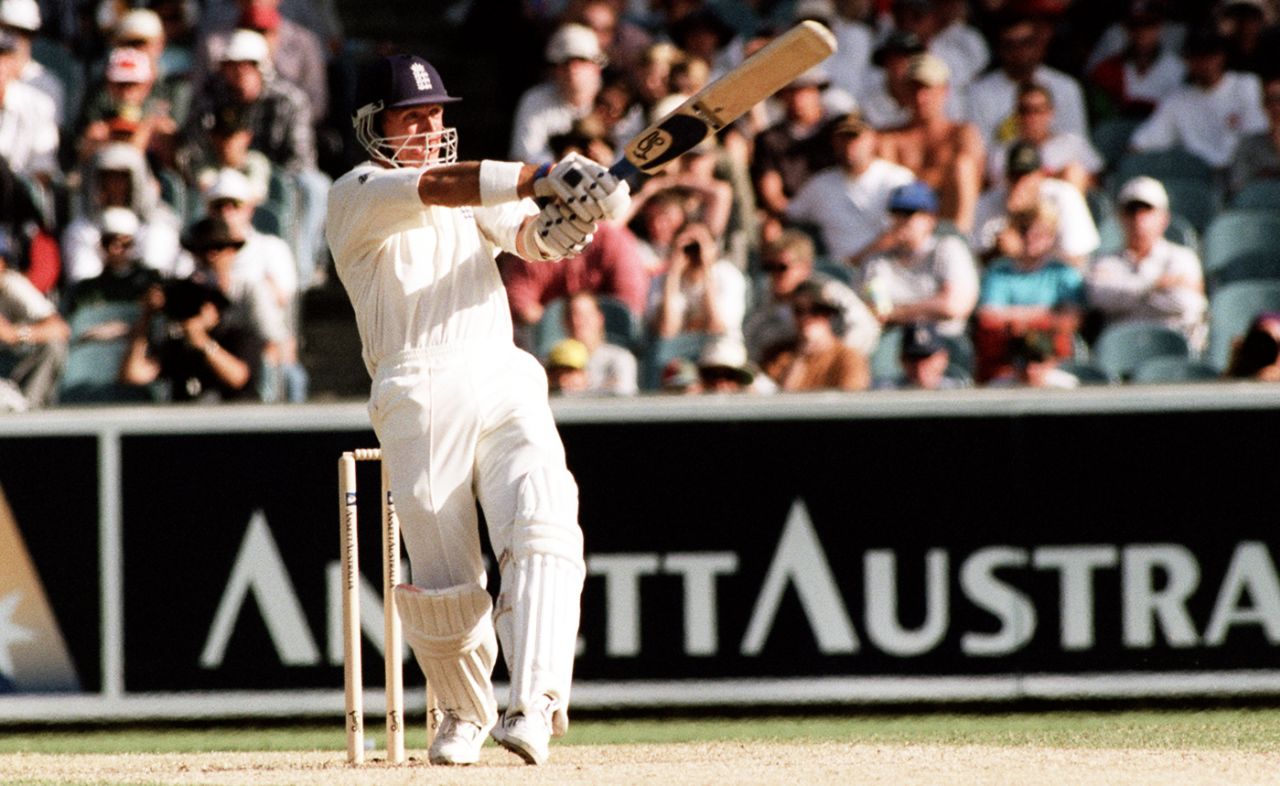 Alec Stewart pulls, Australia v England, 4th Test, Melbourne, 3rd day, December 28, 1998