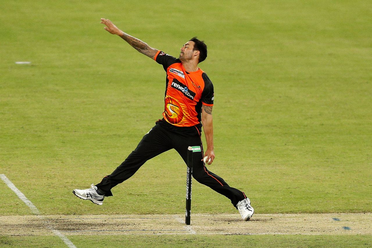 Mitchell Johnson limbers up for the BBL, Perth Scorchers v England Lions, Perth, December 13, 2017