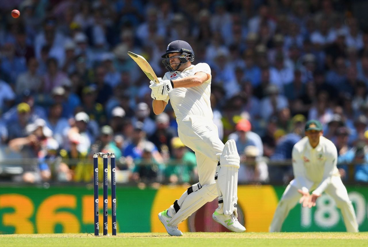 Dawid Malan top-edges a hook, Australia v England,  3rd Test, Perth, 1st day, December 14, 2017