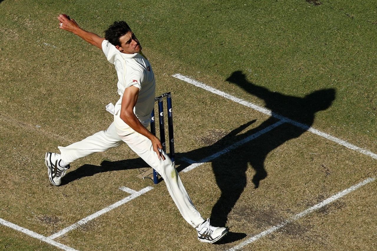 Mitchell Starc in full tilt, Australia v England,  3rd Test, Perth, 1st day, December 14, 2017