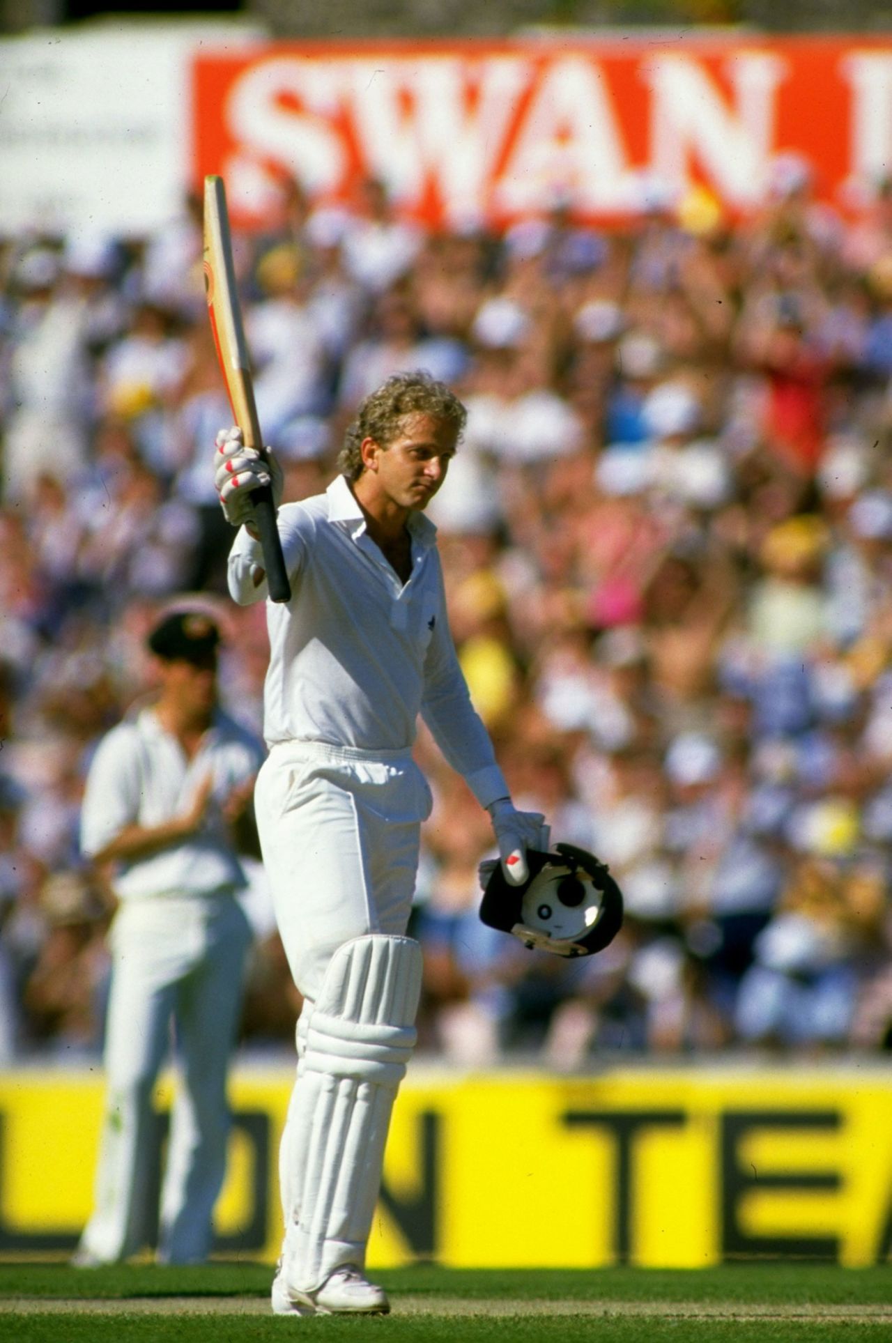 A collapse that didn't matter: David Gower acknowledges his century, England v Australia, 6th Test, The Oval, August 29, 1985