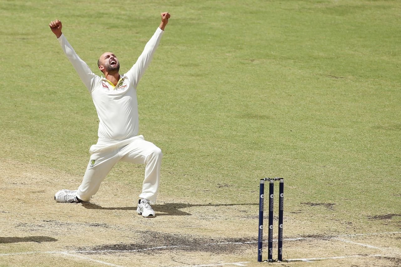 Nathan Lyon roars out an appeal, Australia v England, 3rd Test, Perth, 5th day, December 18, 2017