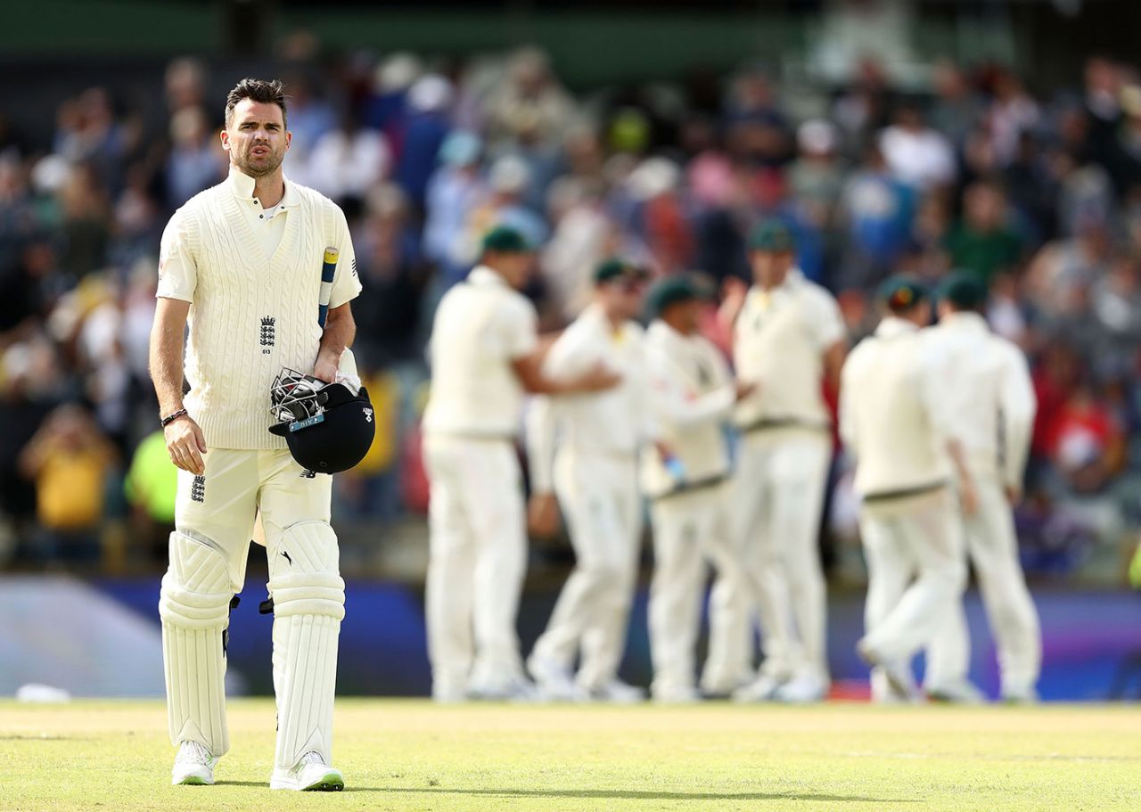 That lonely feeling: James Anderson wanders off as Australia seal the Ashes, Australia v England, 3rd Test, Perth, 5th day, December 18, 2017