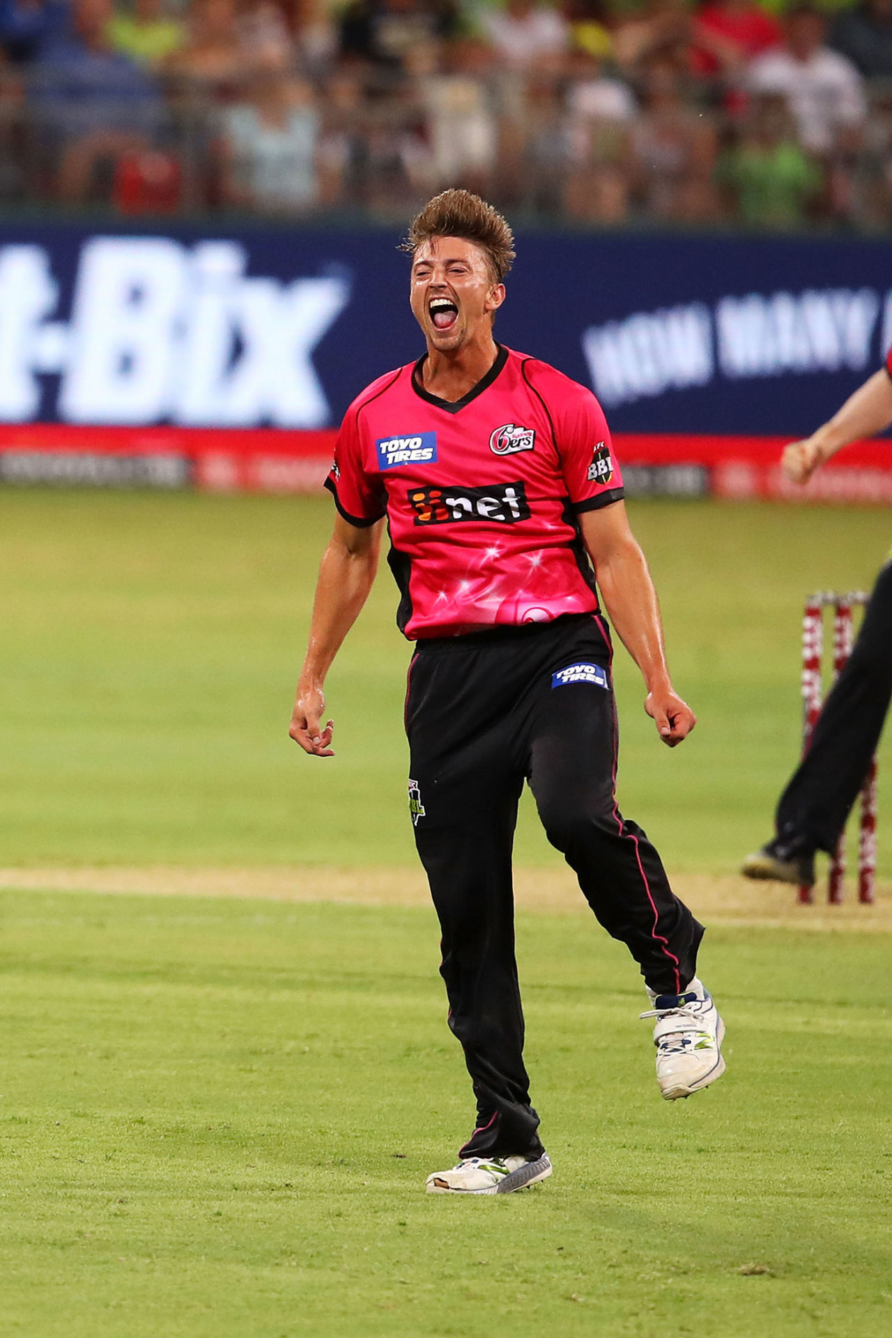 Daniel Sams celebrates, Sydney Thunder v Sydney Sixers, Big Bash League 2017-18, Sydney, December 19, 2017