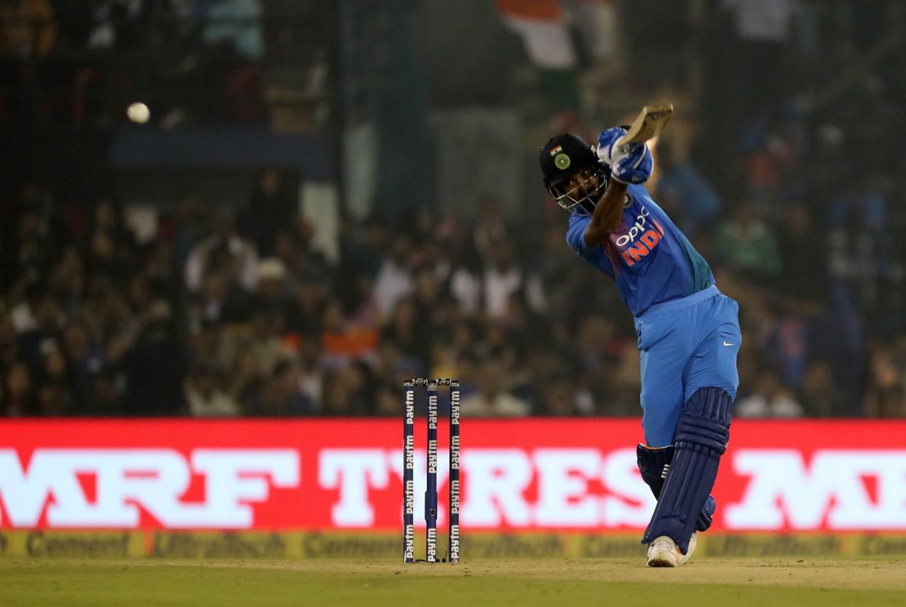 KL Rahul hits over the top, India v Sri Lanka, 1st T20I, Cuttack, December 20, 2017